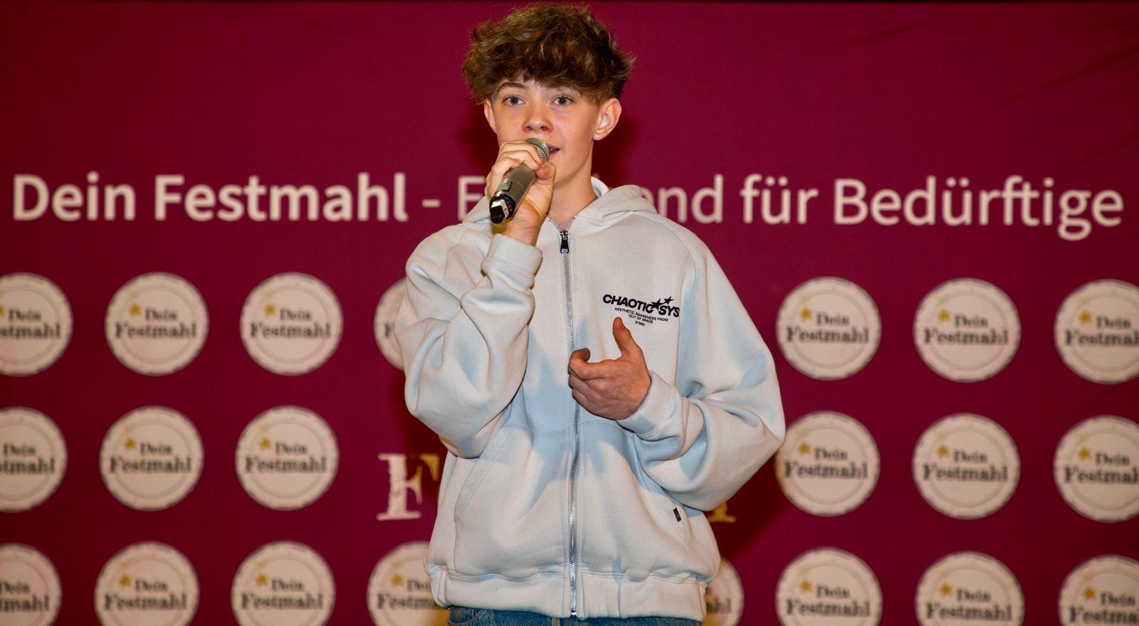 Franz singt beim Charity-Event Dein Festmahl
