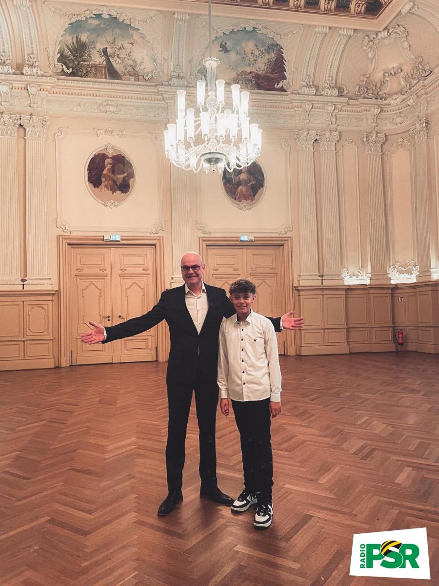 Franz mit Moderator im Festsaal · Radio PSR