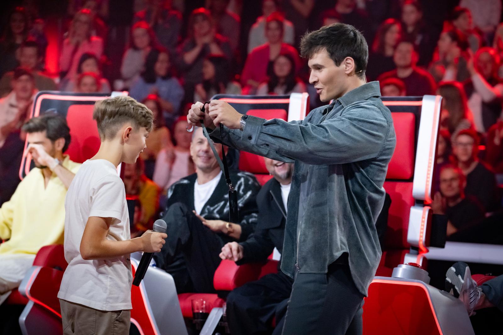 Franz mit Wincent Weiss bei The Voice Kids auf der Bühne
